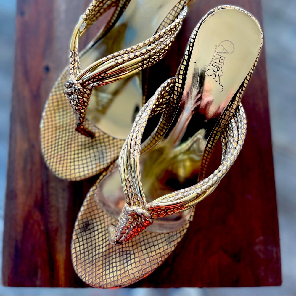 Carlos Santana Metallic Wedge